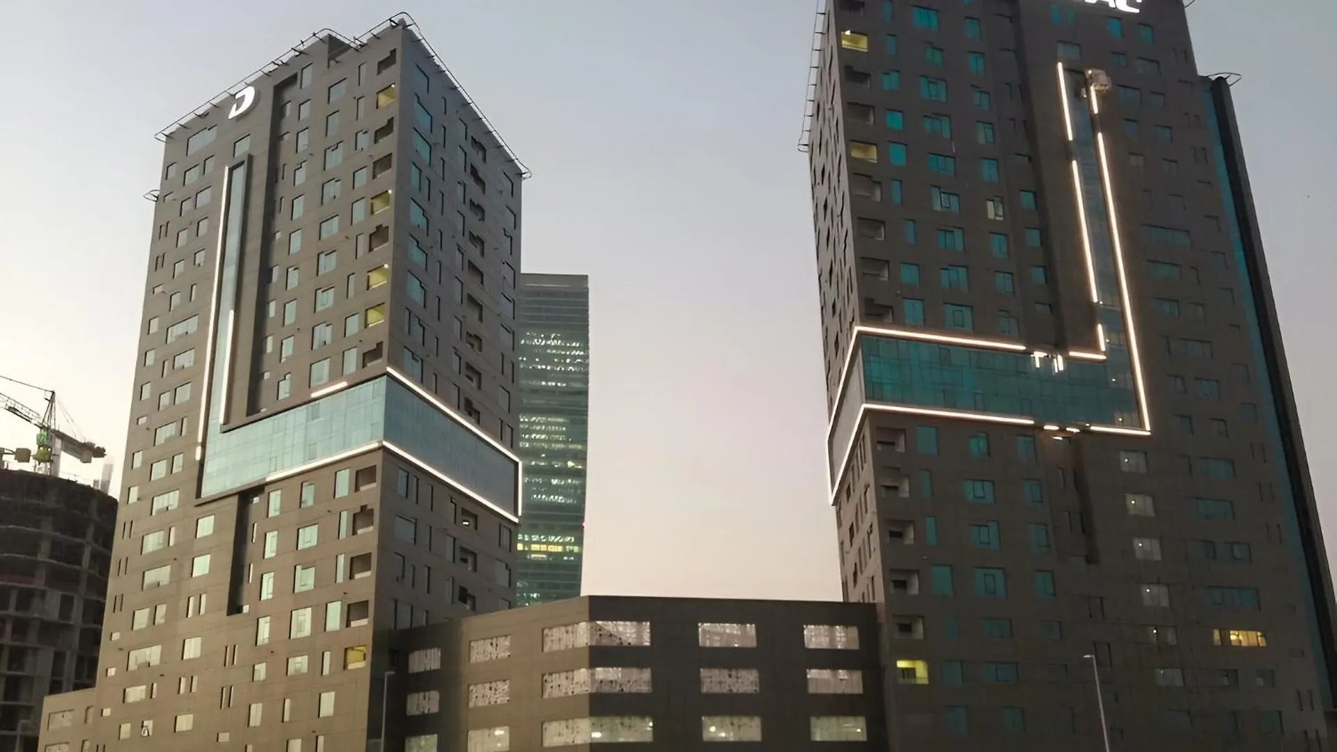 Vacay Lettings - Damac Capital Bay Tower Apartment Dubai