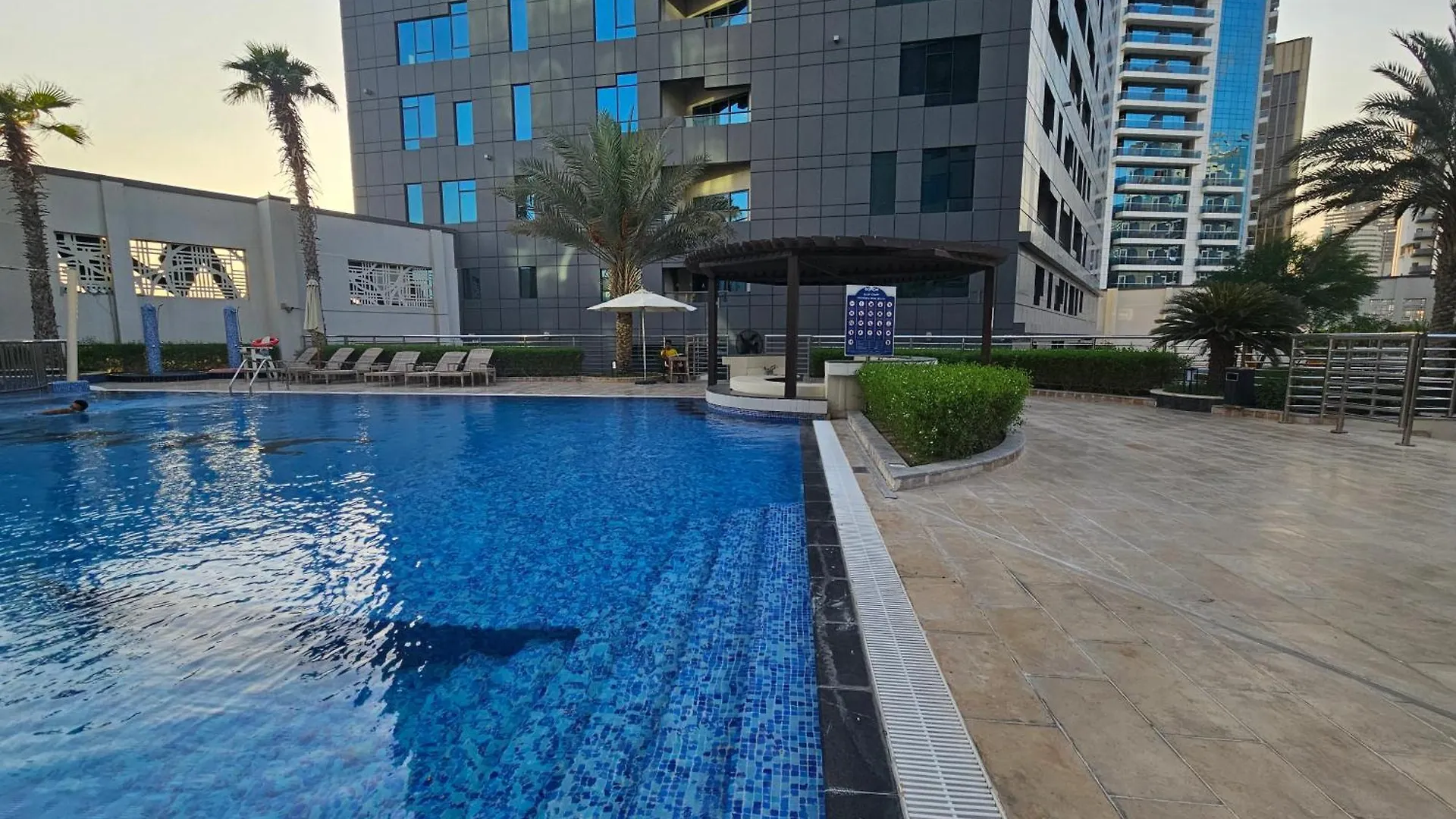 Vacay Lettings - Damac Capital Bay Tower Apartment Dubai